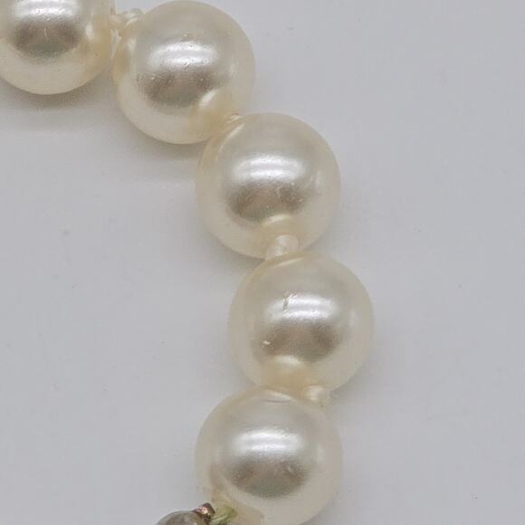 White 8mm Round Simulated Pearl Knotted 18" Necklace Filigree Fishhook Clasp - Picture 6 of 7